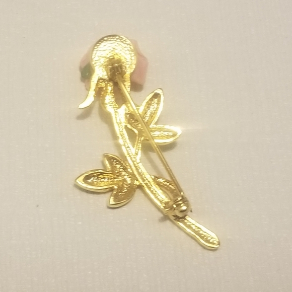EUC vtg pink, white, and goldtone rose brooch w green enamel leaves - Picture 5 of 5